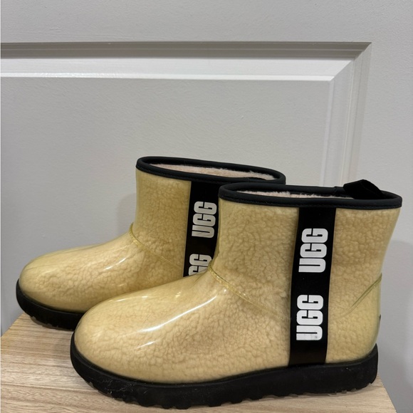 UGG Shoes - UGG Women’s Waterproof Ankle Boots Shearling Lined Clear Size 11